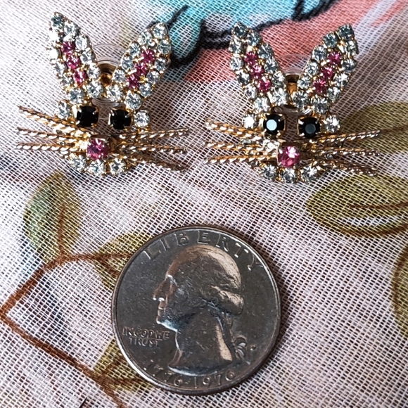Easter Bunny Peter Rabbit Pierced Vintage Earrings Warner? Prong Set Unsigned - Picture 3 of 4